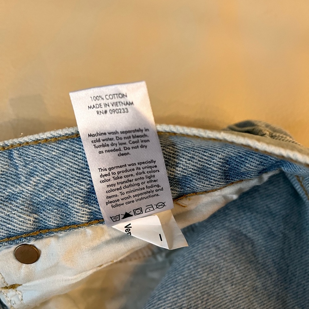 Pacing dad distressed jeans. Size 27. 100% cotton. Excellent condition.